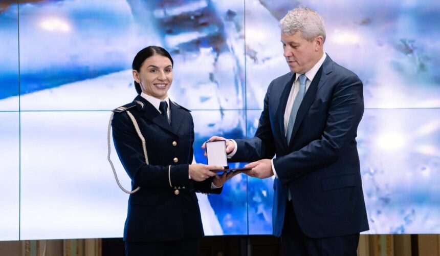 distinctie politist de frontiera din cadrul itpf sighetu marmatiei recompensat cu emblema de onoare a mai 6878e0215cd2c