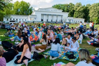 picnic pentru alaptare la cea de a ii a editie pe campul tineretului din baia mare 688b61f289ecd