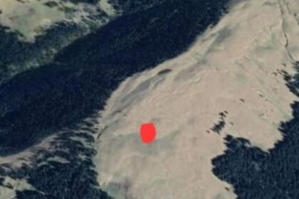 salvamont actiune de salvare o masina de teren s a rasturnat si rostogolit intr o rapa 688626aa11c63