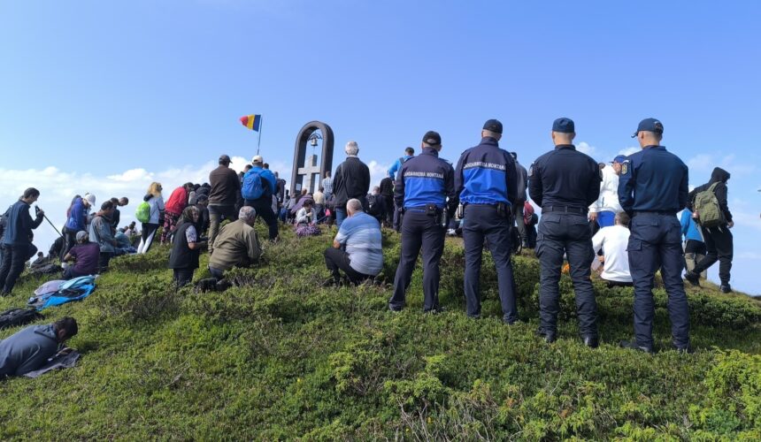 sarbatoarea muntilor tibles in siguranta alaturi de jandarmii montani 687cb475ae0f1