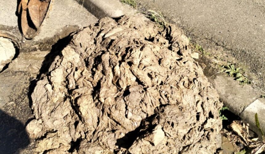 semnal de alarma utilizare necorespunzatoare a sistemului de canalizare in baia sprie atentioneaza vital 686bc601ca201