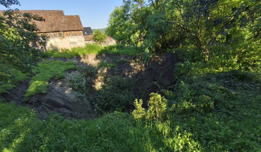 situatie de urgenta in costiui evacuare suplimentara preventiva a populatiei din zona afectata 688205fbcb7d3