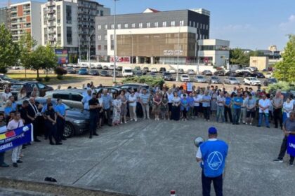 video protest in fata prefecturii fata de masurile de austeritate impuse de guvern 686d240211ce1