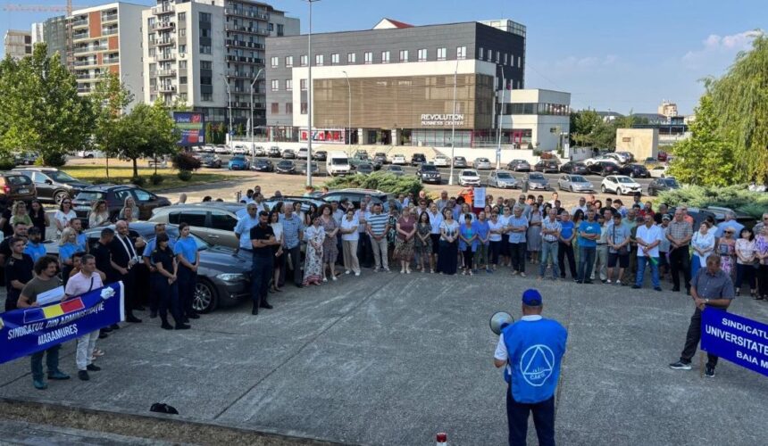 video protest in fata prefecturii fata de masurile de austeritate impuse de guvern 686d240211ce1