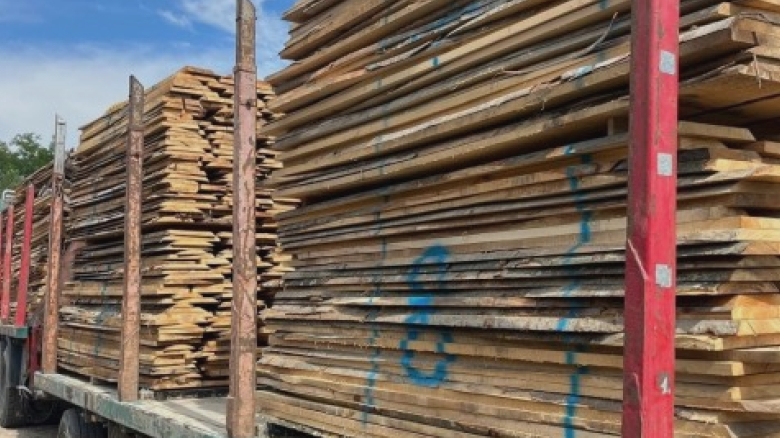 autocamion indisponibilizat de politisti pentru transport ilegal de cherestea peste 25 de metri cubi de cherestea confiscata 68b02332ce973 1