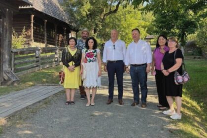 vizita diplomatica la muzeul satului din baia mare 68a2e63deacbb