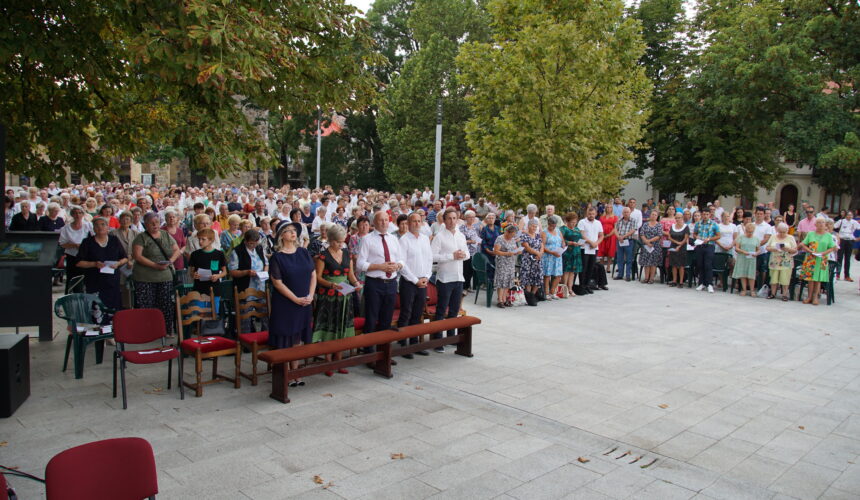 zilele sfantul stefan organizata de parohia romano catolica sfanta treime baia mare in intervalul 13 22 august programul complet 688f5fb34ae71