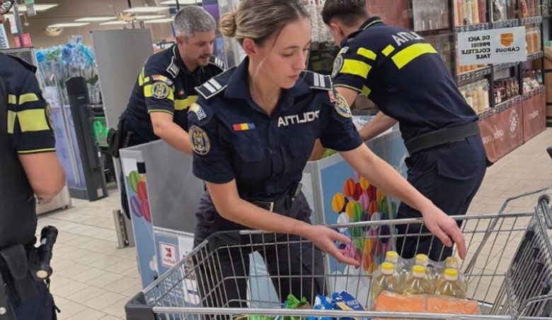 ipj politistii maramureseni in sprijinul celor afectati de inundatiile din suceava 68bb09ab19a29