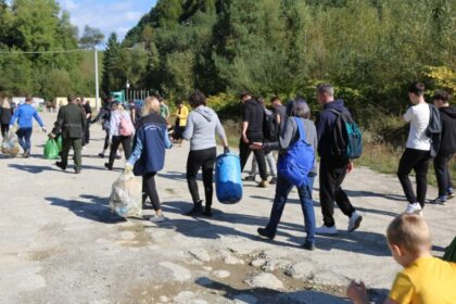 lets do it romania actiune de ecologizare de la barajul stramtori firiza au scazut deseurile abandonate in maramures 68d11454ad7de
