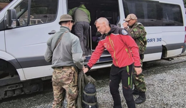salvamont interventie pentru salvarea a trei ucraineni din muntii maramuresului 68b7fe6f73d05