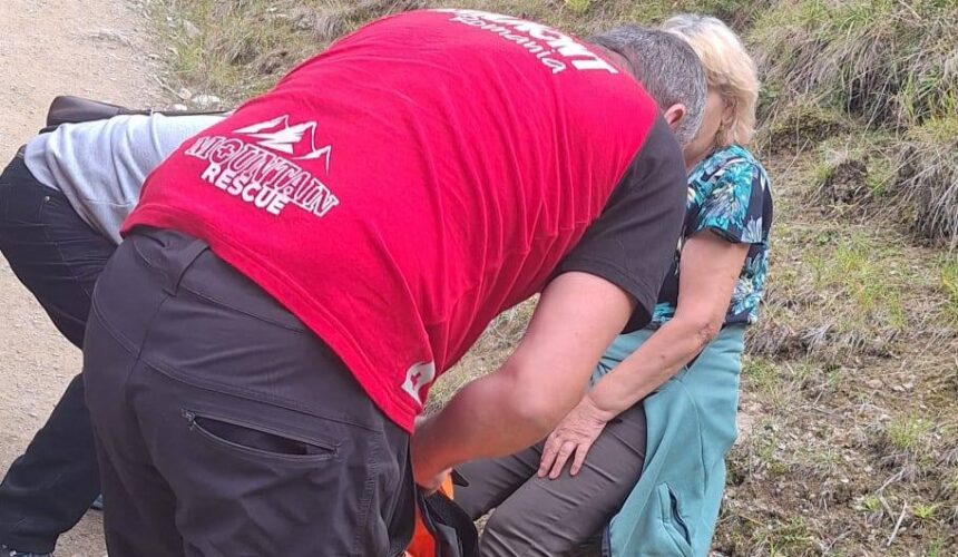 salvamont maramures la cascada cailor din borsa o femeie de 73 de ani din galati a suferit un traumatism la glezna 68bebf0ebbc78