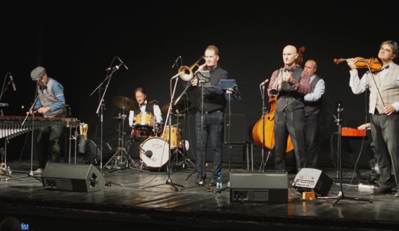 video concert budapest ragtime band a doua zi de foter fesztival 2025 continua cu vernisajul expozitiei procrearea luminii cu gagyi botond 68b6df7a740f0