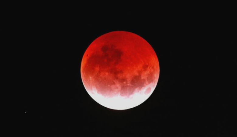 video eclipsa totala de luna in 7 septembrie 68b96183e1136