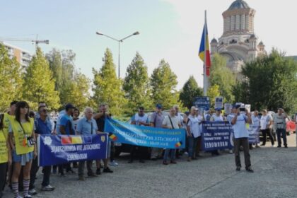 video reprezentatii confederatiilor sindicale din judetul maramures au pichetat din nou prefectura se pregatesc pentru greva generala 68b819788edc7