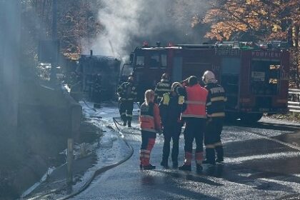 ipj trafic blocat pe dn18 dupa ce un autocamion a fost cuprins de flacari 69048ff8aef00