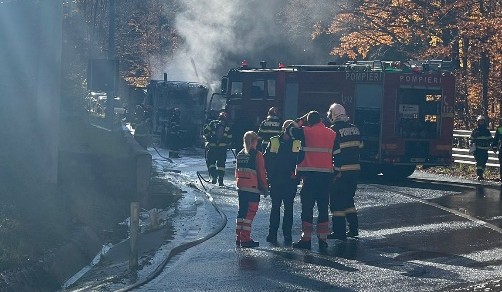 ipj trafic blocat pe dn18 dupa ce un autocamion a fost cuprins de flacari 69048ff8aef00