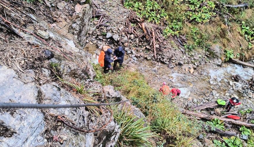 salvamont maramures o noua actiune de cautare si salvare in muntii maramuresului intr o zona extrem de dificila 68ecbef825425