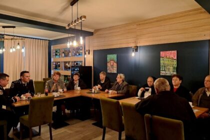sighet politisti la discutii cu varstnicii 68de1ee8057ce