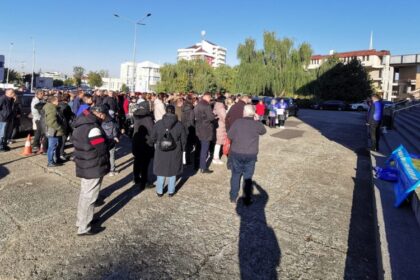 video salariatii din dgaspc maramures au protestat in fata prefecturii 68f2aa43e951f