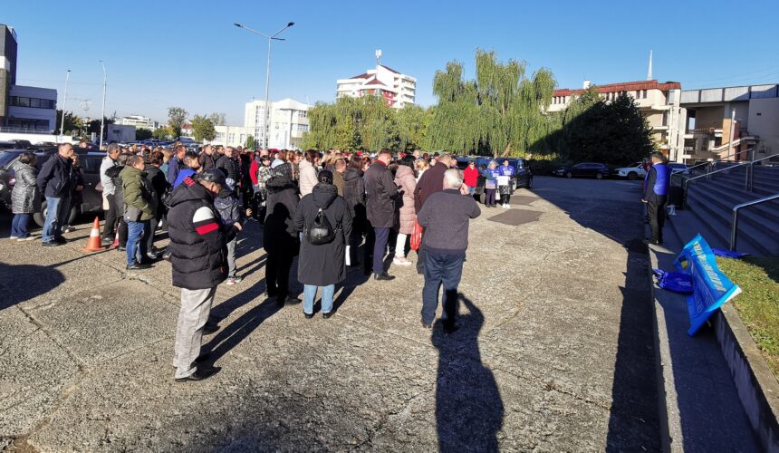 video salariatii din dgaspc maramures au protestat in fata prefecturii 68f2aa43e951f