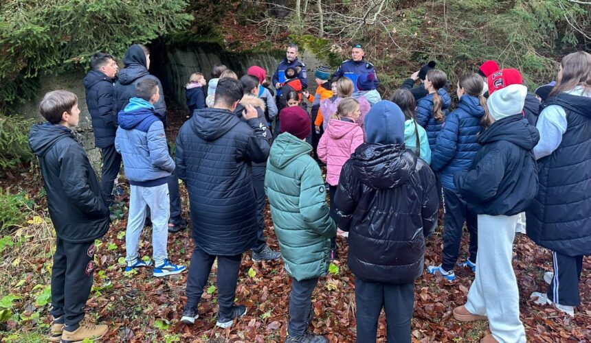 jandarmii montani reducerea abandonului scolar in randul elevilor de liceu o actiune realizata cu sprijinul jandarmilor montani de la cavnic 691da03e43b48