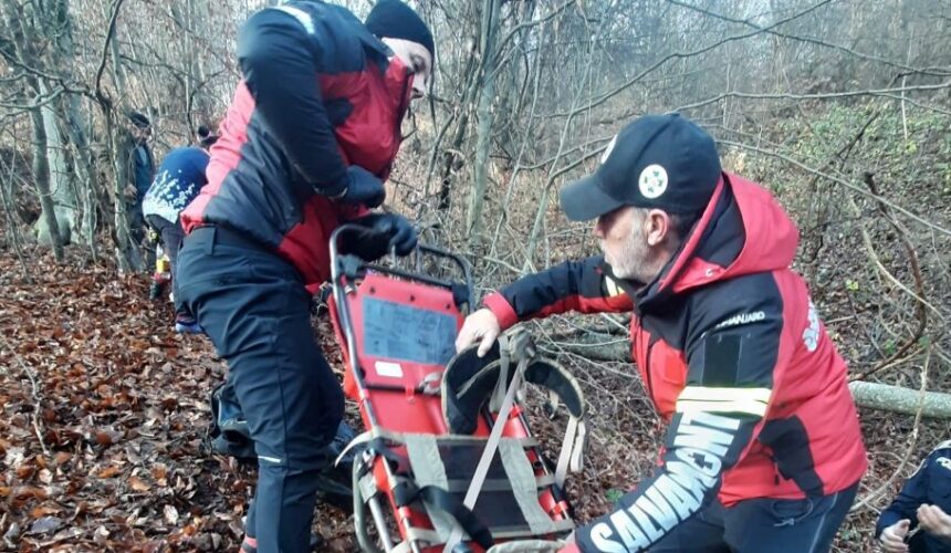 salistea de sus interventie a salvamontistilor in urma unui accident forestier 69248406991e6