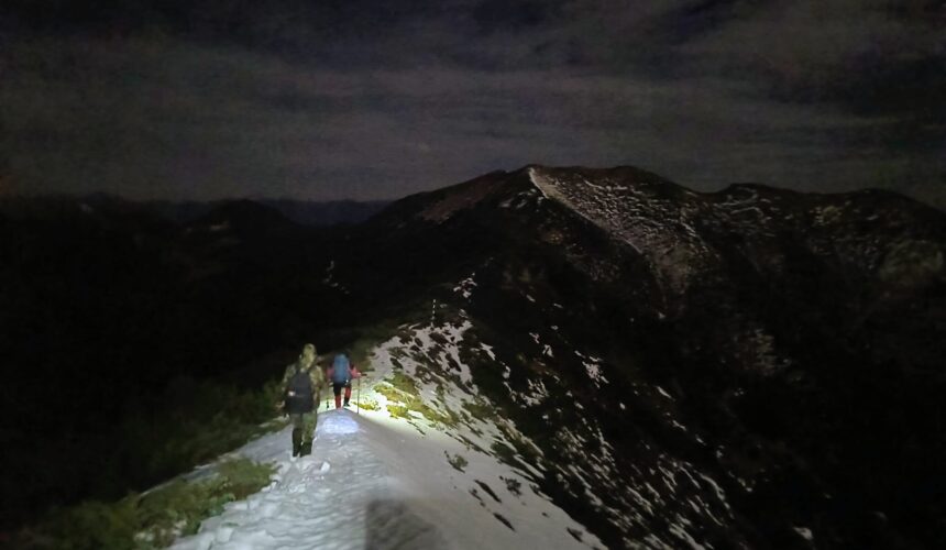 salvamont maramures operatiune de cautare salvare a 2 cetateni ucrainieni blocati in saua strunga muntii maramuresului 69087a2b69981