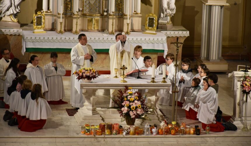 sfantul martin sarbatorit cu defilare cu lampioane si slujba la biserica sfanta treime din baia mare 6914647d3d0ef