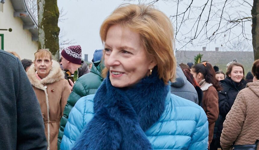 special mesajul de craciun al majestatii sale custodele coroanei 694d173cc182c