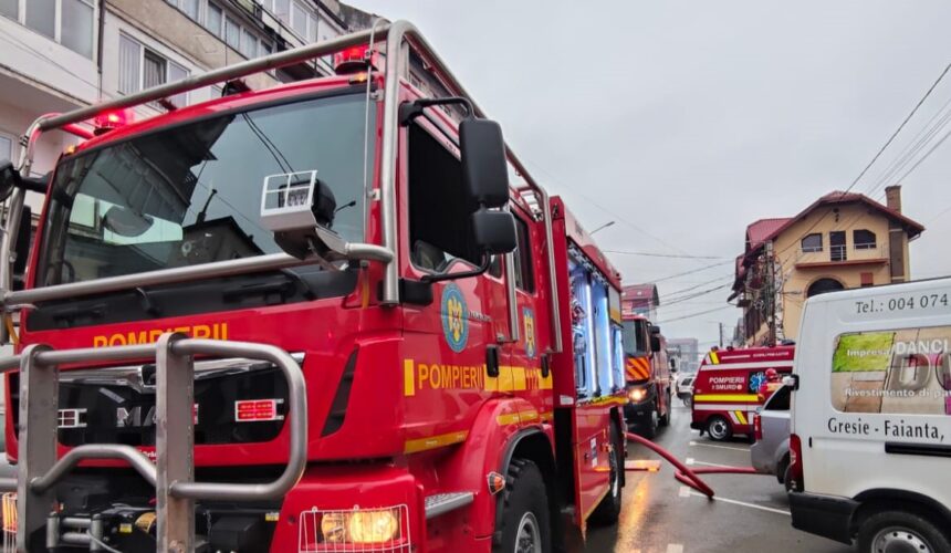 statia de pompieri borsa intervine pentru lichidarea unui incendiu izbucnit intr o garsoniera 6937eb8a86afb