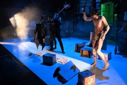 teatrul municipal baia mare pe scena gregor bazat pe metamorfoza de franz kafka 693e7e47728a8