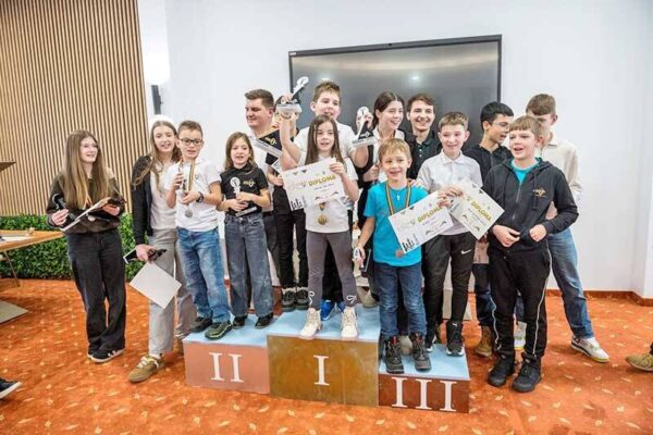 94 de participanti de la 6 la 83 de ani la cupa chessmania 697b2601f05c8