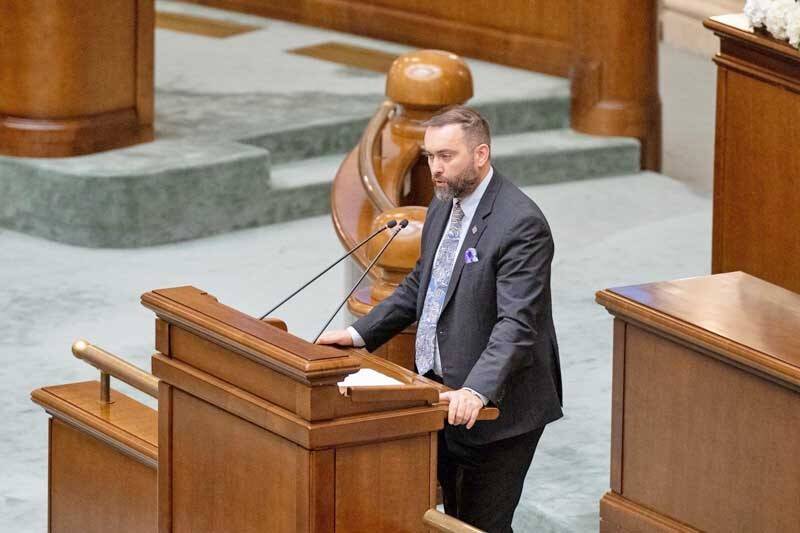 in 24 septembrie camera deputatilor a adoptat o propunere legislativa privind sistemul de pensii si alte drepturi de asigurari sociale ale avocatilor 695d8febabfed