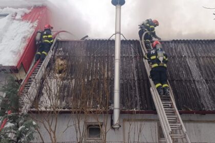 isu incendiu in baia mare o persoana a ajuns la spital intoxicata cu fum 69688d715693c