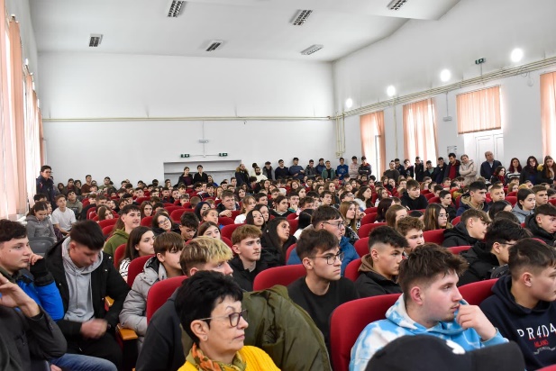 targu lapus intalnire la casa de cultura pentru marcarea zilei nonviolentei in scoli 697da1f7345f4