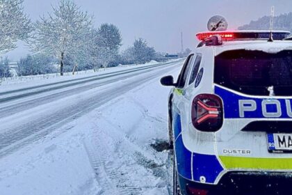 traficul rutier se desfasoara in conditii de iarna cele mai multe accidente sunt din cauza neadaptarii vitezei la conditiile de drum 695fa3b7f404c