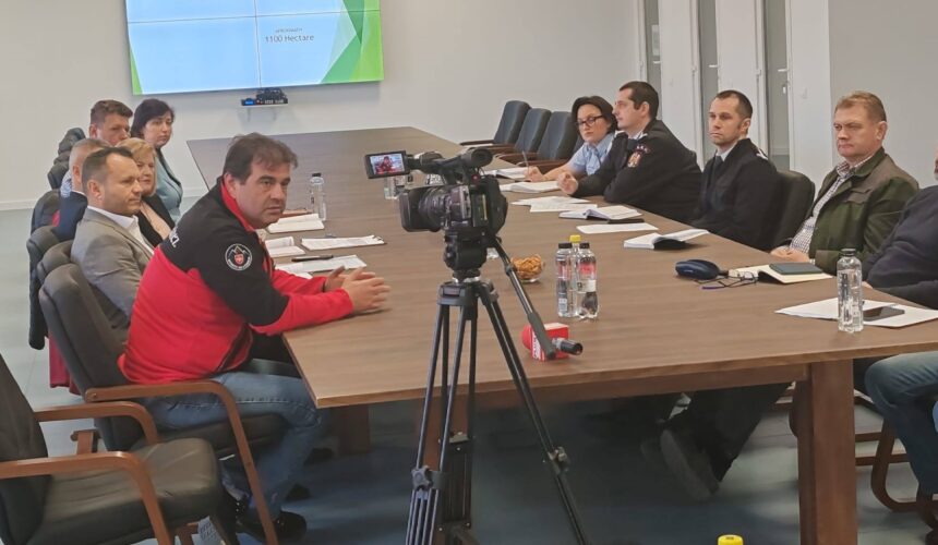 isu maramures sedinta de lucru cu scopul prevenirii incendiilor de vegetatie uscata si de fond forestier la nivelul judetului maramures 69b27eb2e936c