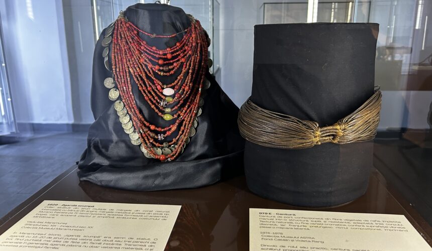 muzeul etnografic al maramuresului invitatie la expozitie ea chipuri ale feminitatii punti intre maramures si africa traditionala 69aab0af66083