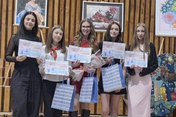 performanta elevii colegiului national vasile lucaciu au obtinut premiul intai la toate categoriile la etapa judeteana a festivalului de muzica francofona 69c140ea2cb15