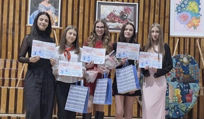 performanta elevii colegiului national vasile lucaciu au obtinut premiul intai la toate categoriile la etapa judeteana a festivalului de muzica francofona 69c140ea2cb15