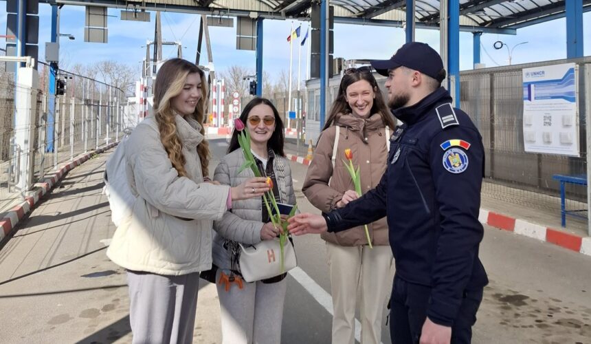 politistii de frontiera au adus zambete doamnelor si domnisoarelor din trafic 69ad9fe4f1d4f