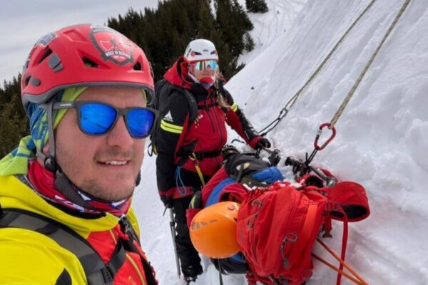 salvamont maramures echipa salvatorilor montani s a marit cu inca doi salvamontisti atestati 69b11808b2911