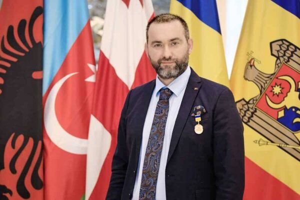 senatorul cristian augustin niculescu tagarlas decorat cu cea mai inalta distinctie a radei supreme a ucrainei in cadrul forumului de la moisei 69b5584bf02ca