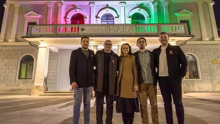 sighetu marmatiei cinematograful mara iluminat in culorile rosu alb verde de ziua maghiarilor de pretutindeni 69b716237c6e7