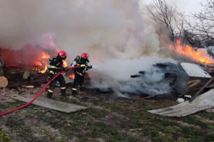 somcuta mare incendiu de amploare au fost distruse doua case patru anexe si cinci masini 69b64d989374a