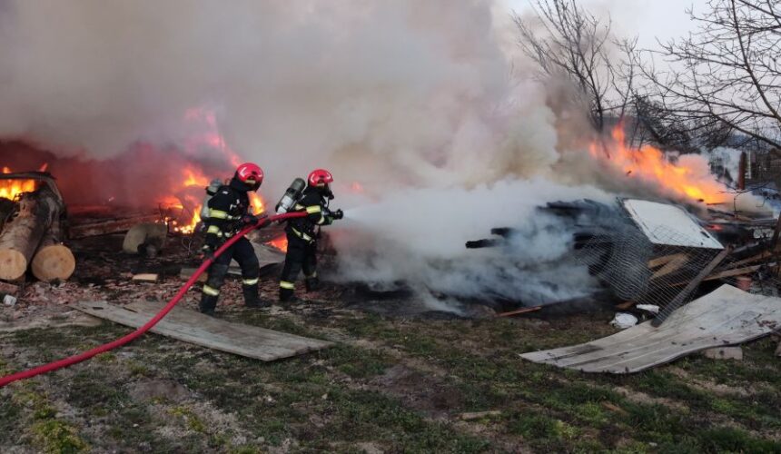 somcuta mare incendiu de amploare au fost distruse doua case patru anexe si cinci masini 69b64d989374a