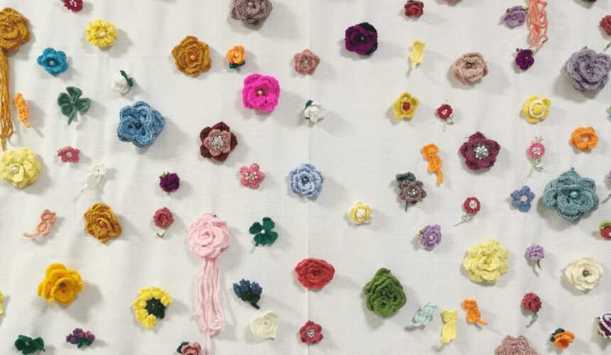 video 100 martisoare crosetate asteapta sa fie oferite in schimbul unei donatii la ymca baia mare 69a85c0f48166