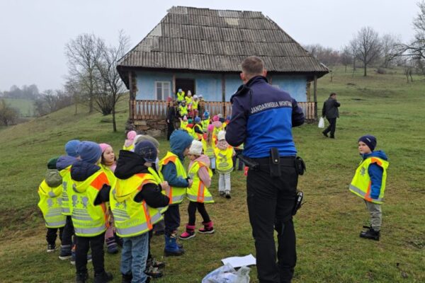 cavnic vanatoare de comori pentru copii organizata de jandarmii montani 69d0f0b439a81