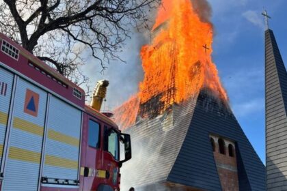 isu incendiu la biserica catolica din surdesti 69f0638ee6230