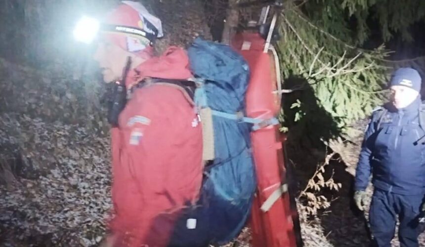 salvamont interventie in muntii maramuresului pentru salvarea unui tanar aflat in stare grava 69d60edd60587